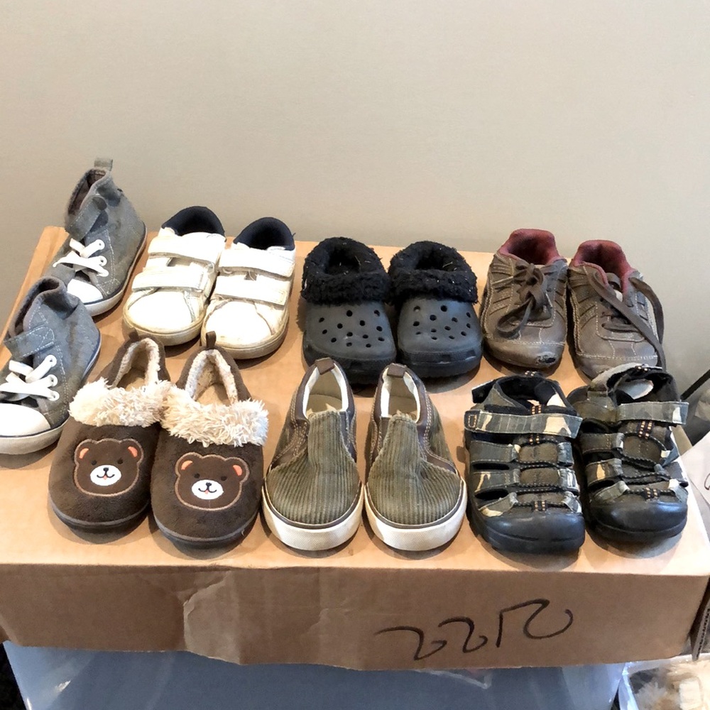 Lot of 7 pairs of shoes size 6.5 and 7 toddler